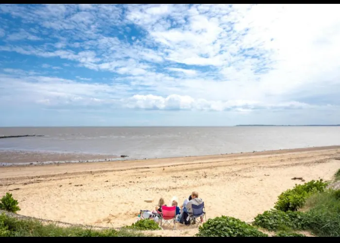 Modern & Blissful Beach Park Holiday Home In Dovercourt, Essex,