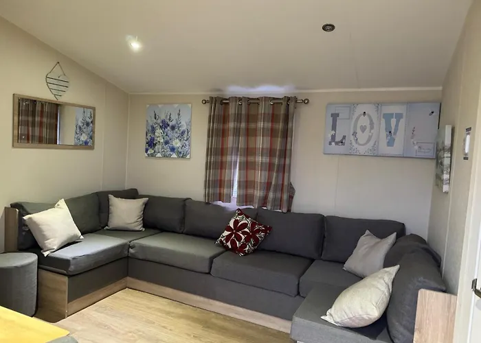 Modern & Blissful Beach Park Holiday Home In Dovercourt, Essex,