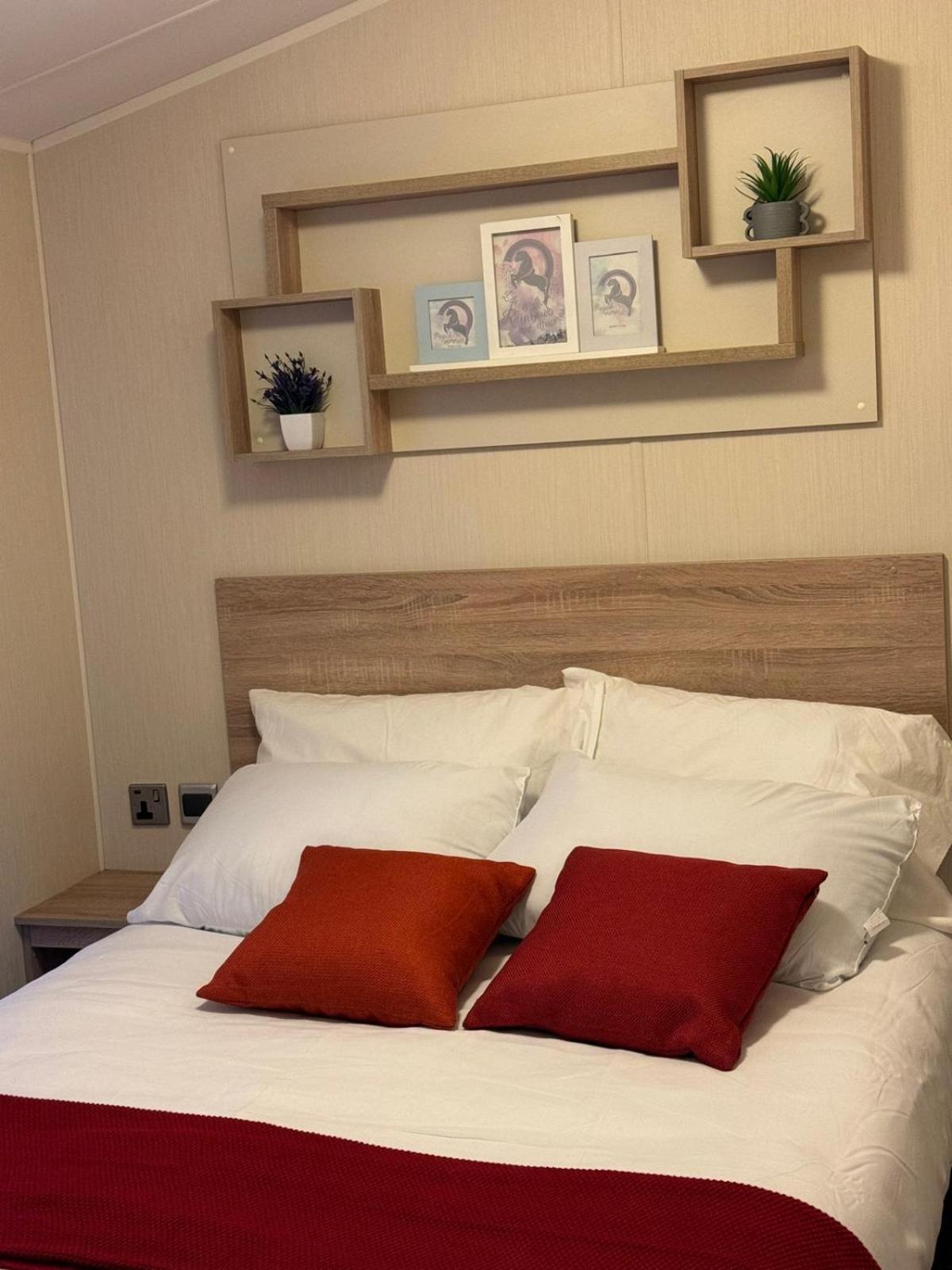 Modern & Blissful Park In Dovercourt, Essex, Apartment