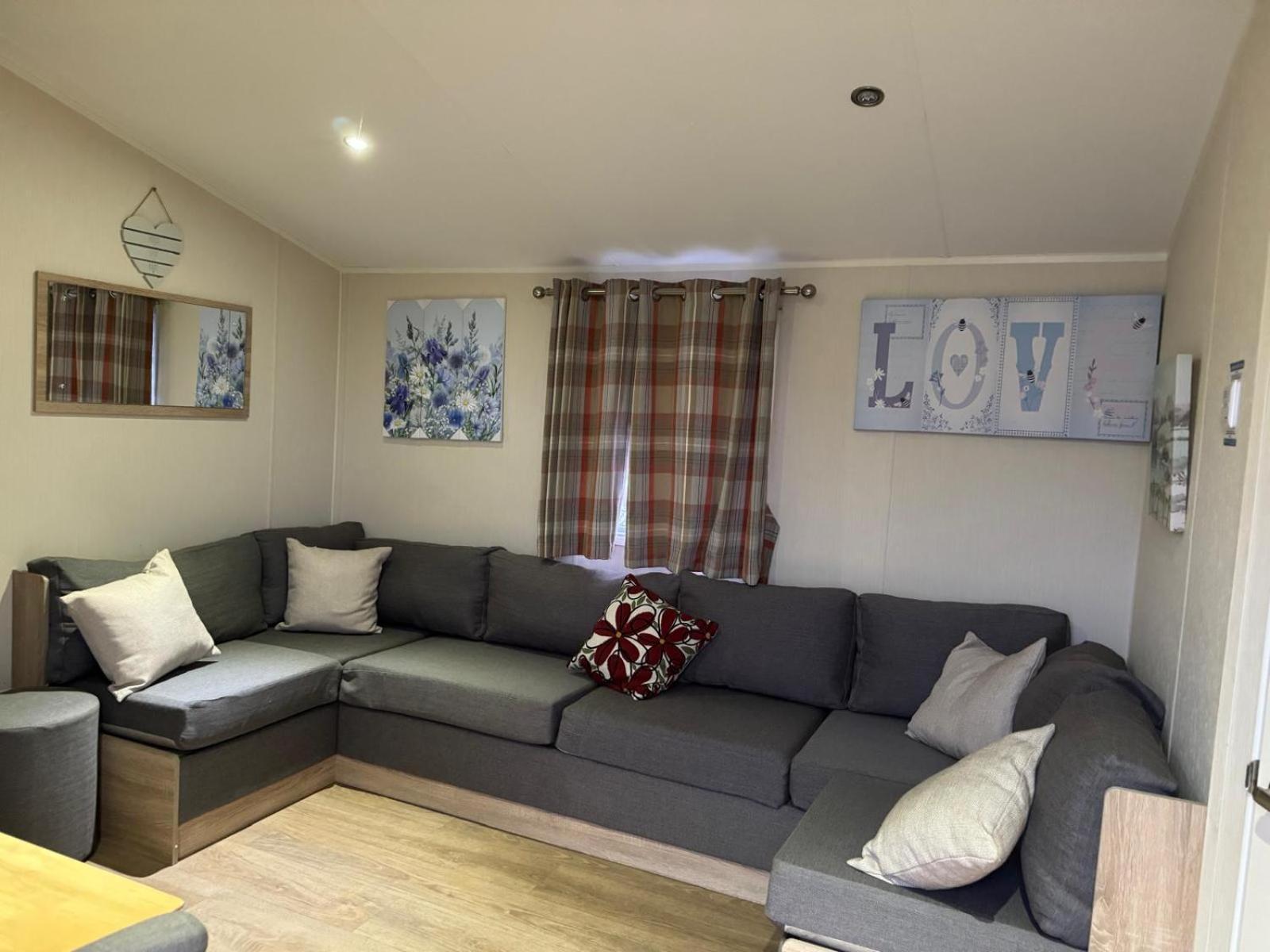 Apartment Modern & Blissful Park In Dovercourt, Essex,
