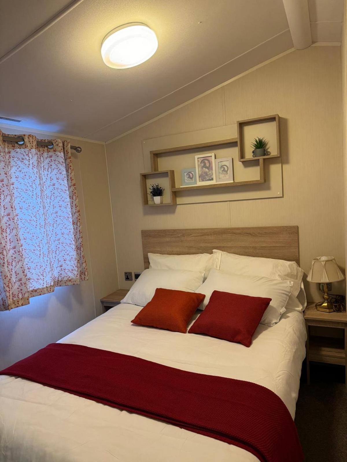 Modern & Blissful Park In Dovercourt, Essex, Apartment *