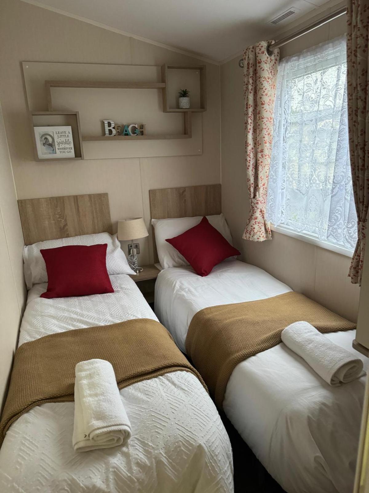 Modern & Blissful Park In Dovercourt, Essex, * Parkeston
