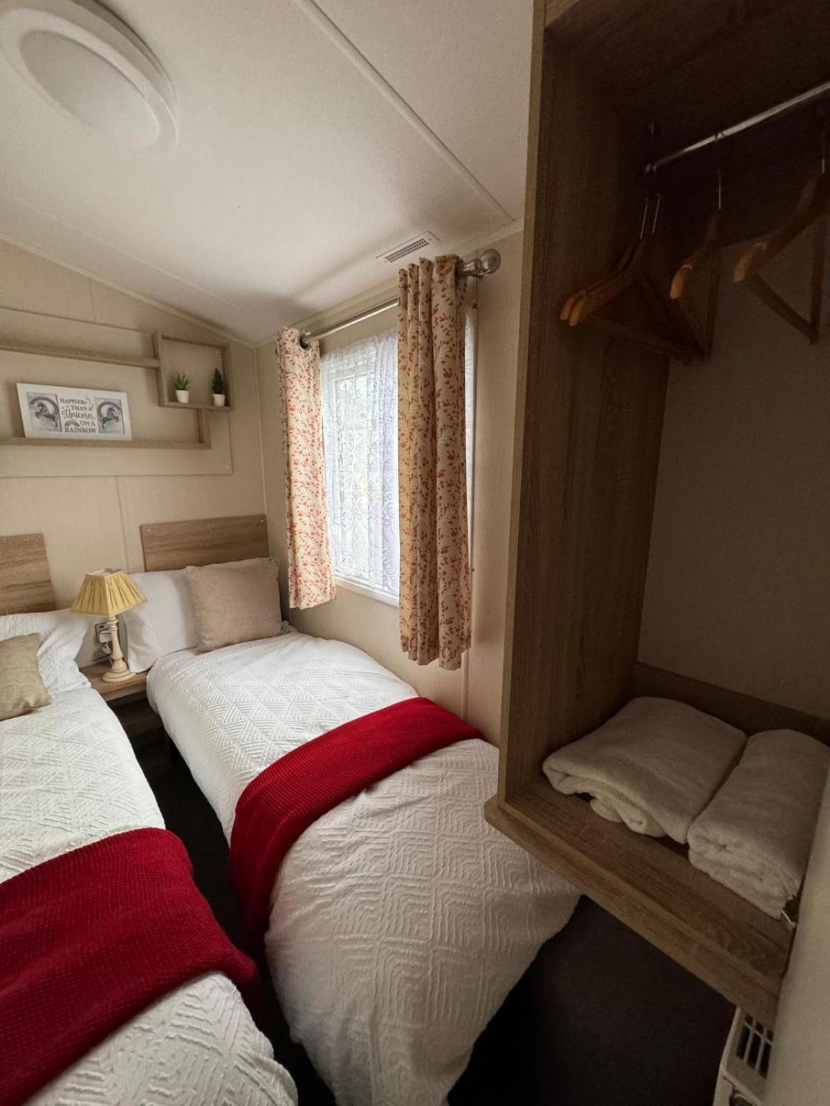 Modern & Blissful Park In Dovercourt, Essex, Apartment *